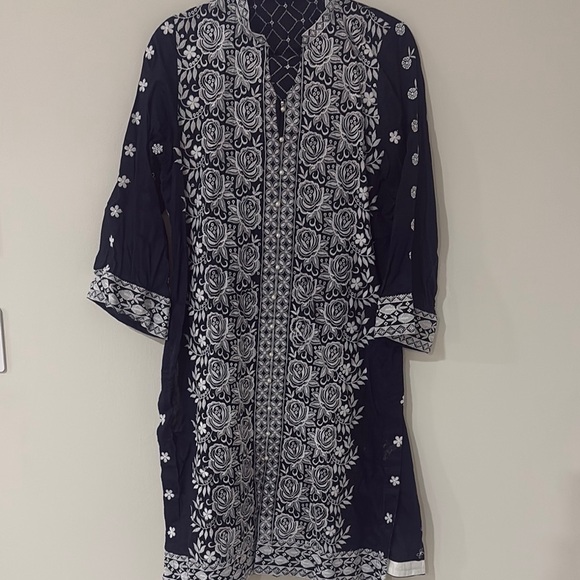 Other - Navy and White Embroidered 3 pc suit size L semi formal